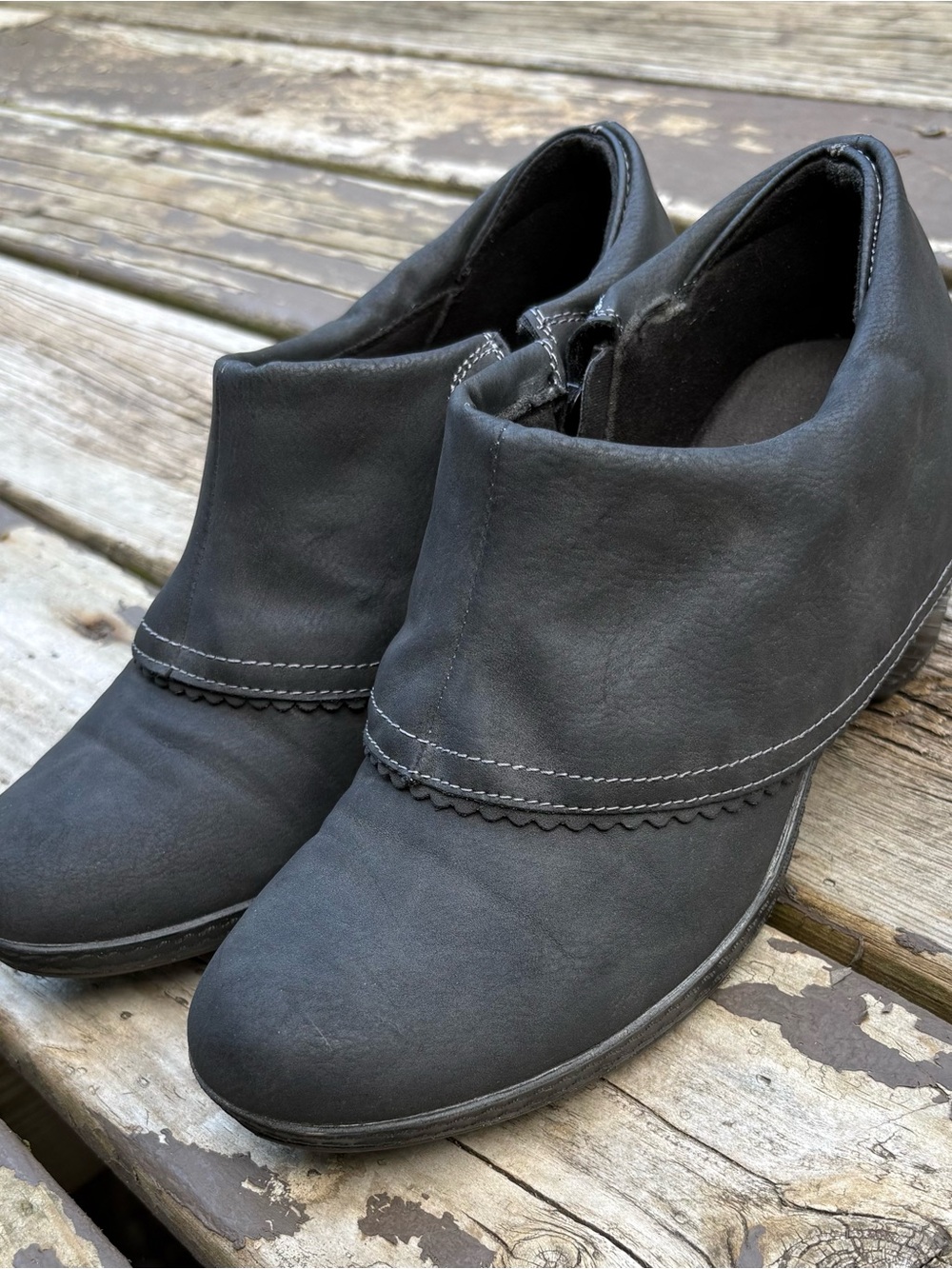 Dr. Scholl Women’s Black Zip-up Ankle Shoes - Classic Comfort, size 7.5